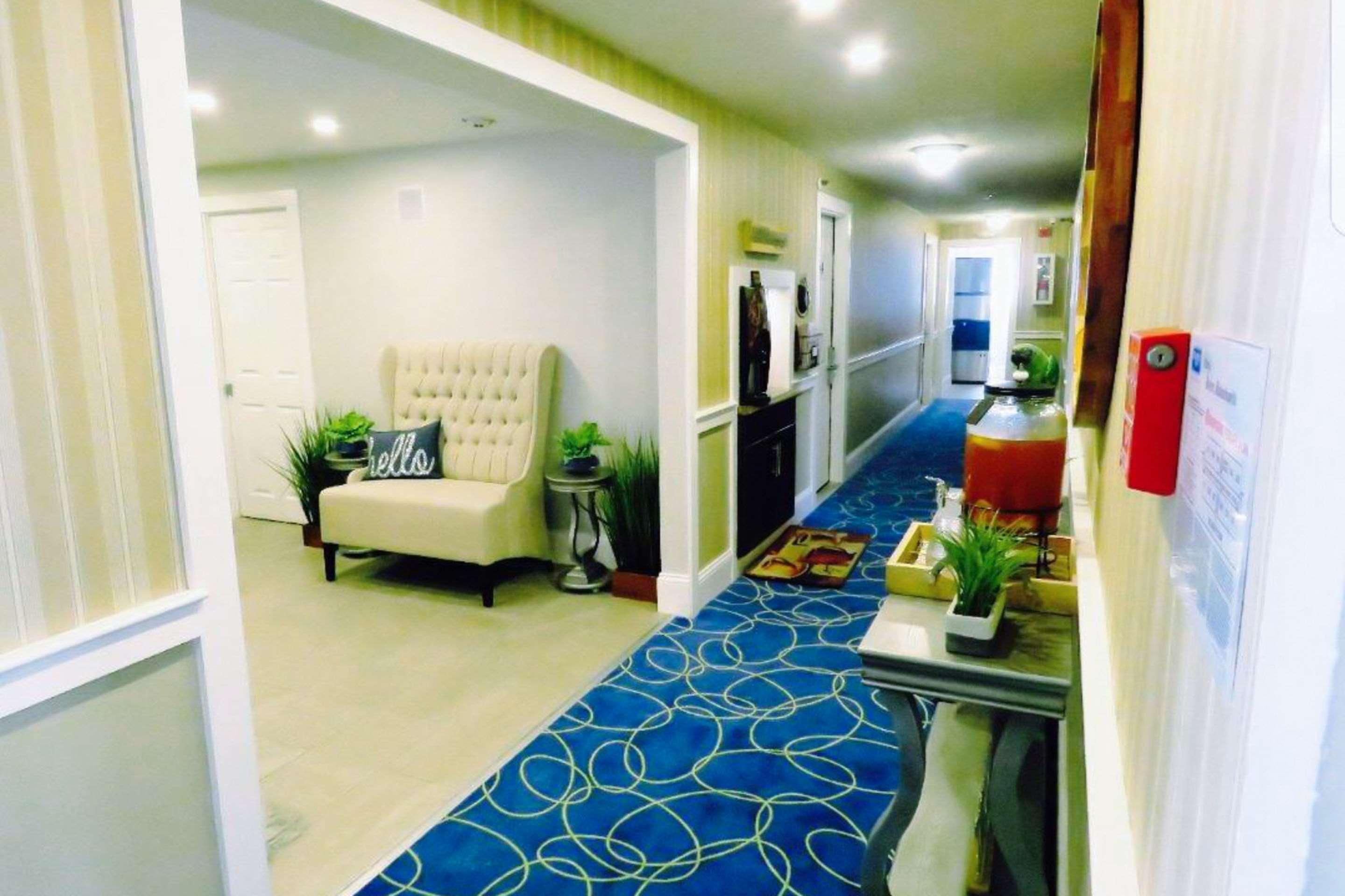 Rodeway Inn Logan International Airport Revere Bagian luar foto