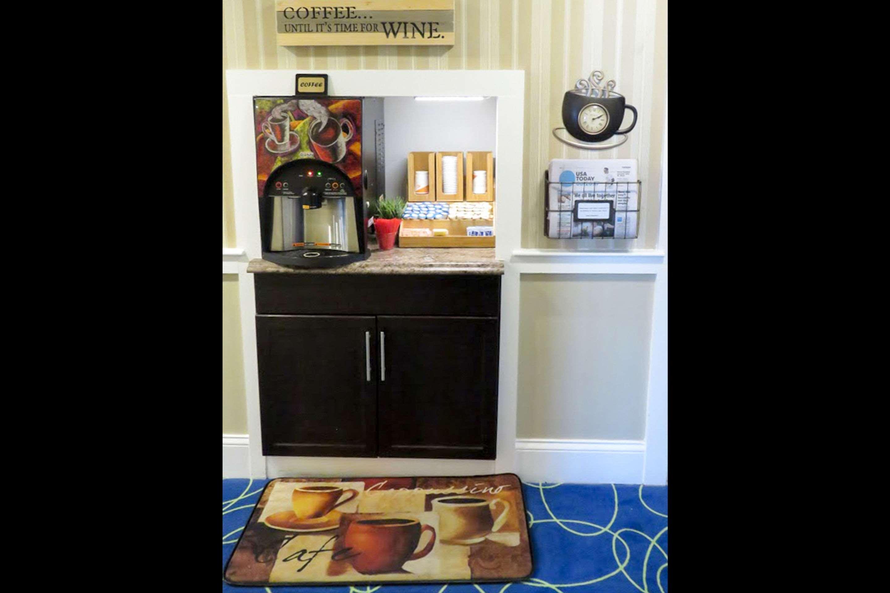 Rodeway Inn Logan International Airport Revere Bagian luar foto