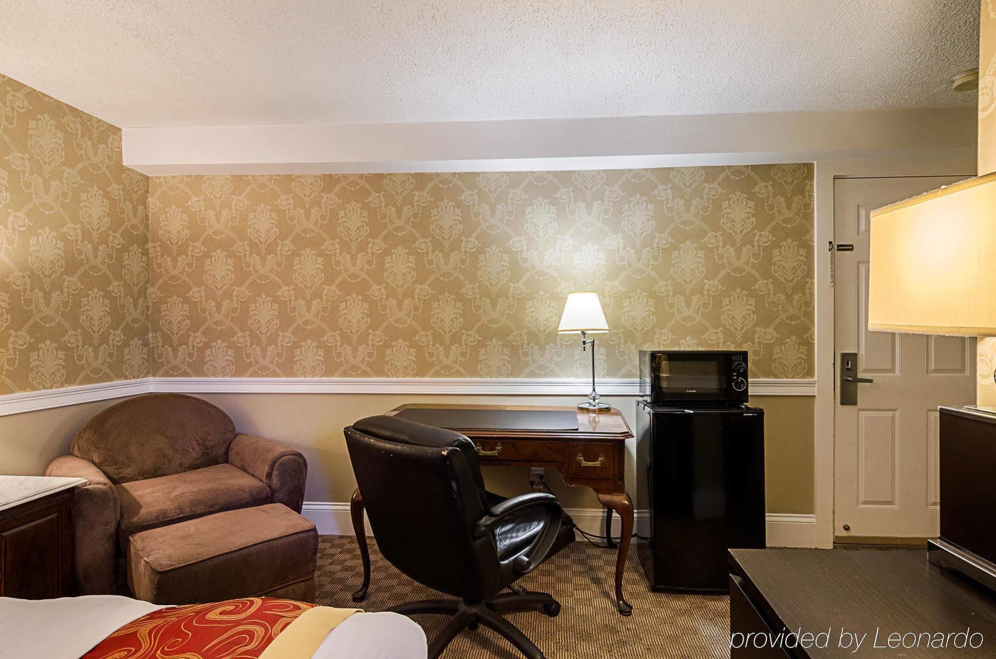 Rodeway Inn Logan International Airport Revere Bagian luar foto
